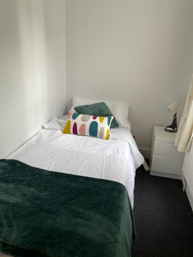 Cozy 3 Bedrooms Home Off Mill Road Sleep CBG Exteriör bild